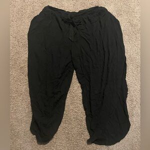 Black casual capris